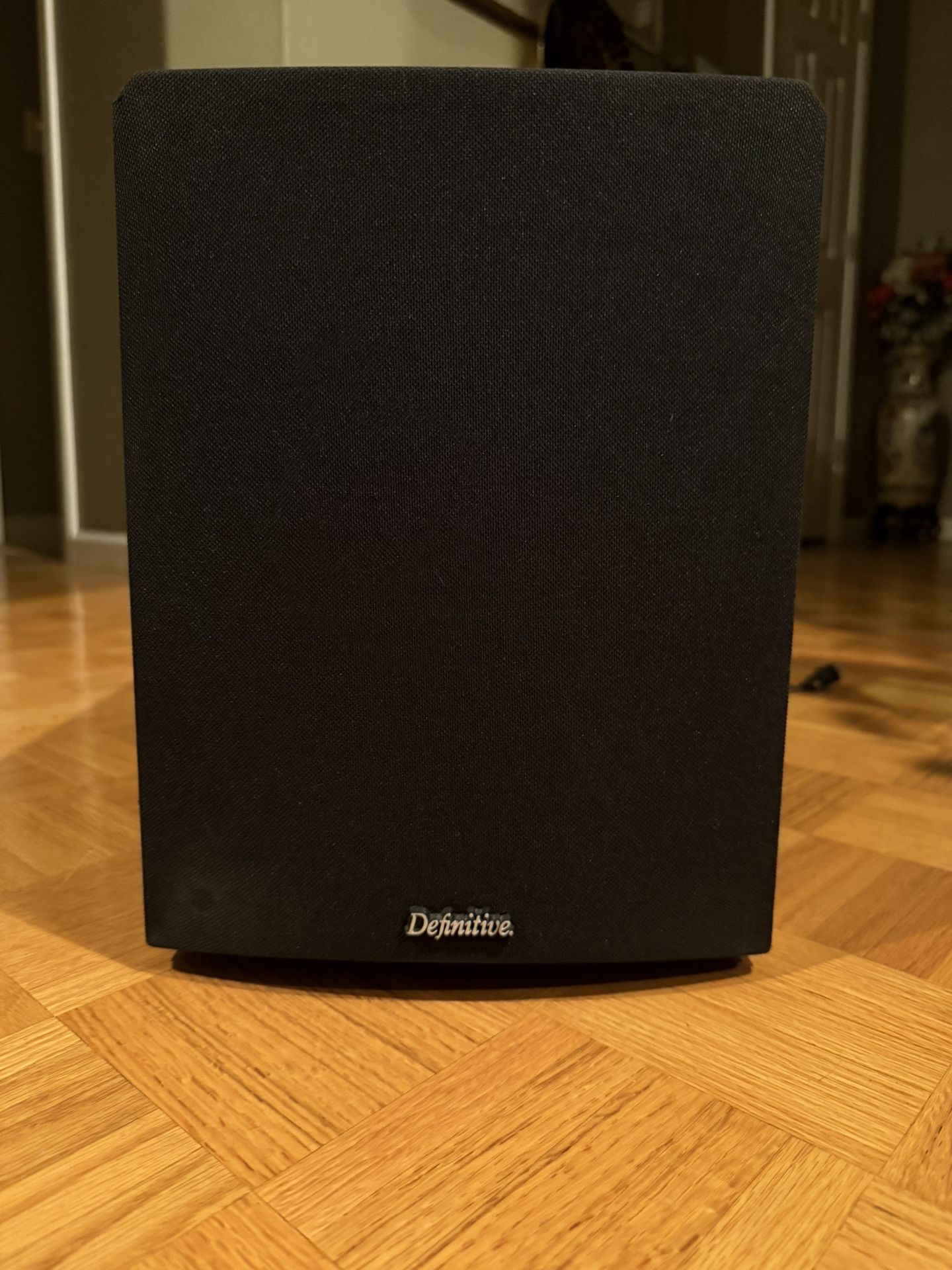 Definitive Technology DT0028 700-Watt Subwoofer (Like New)