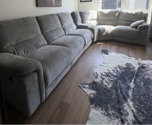 5 seat sectional couch/ with working recliner/ storage and charging ports