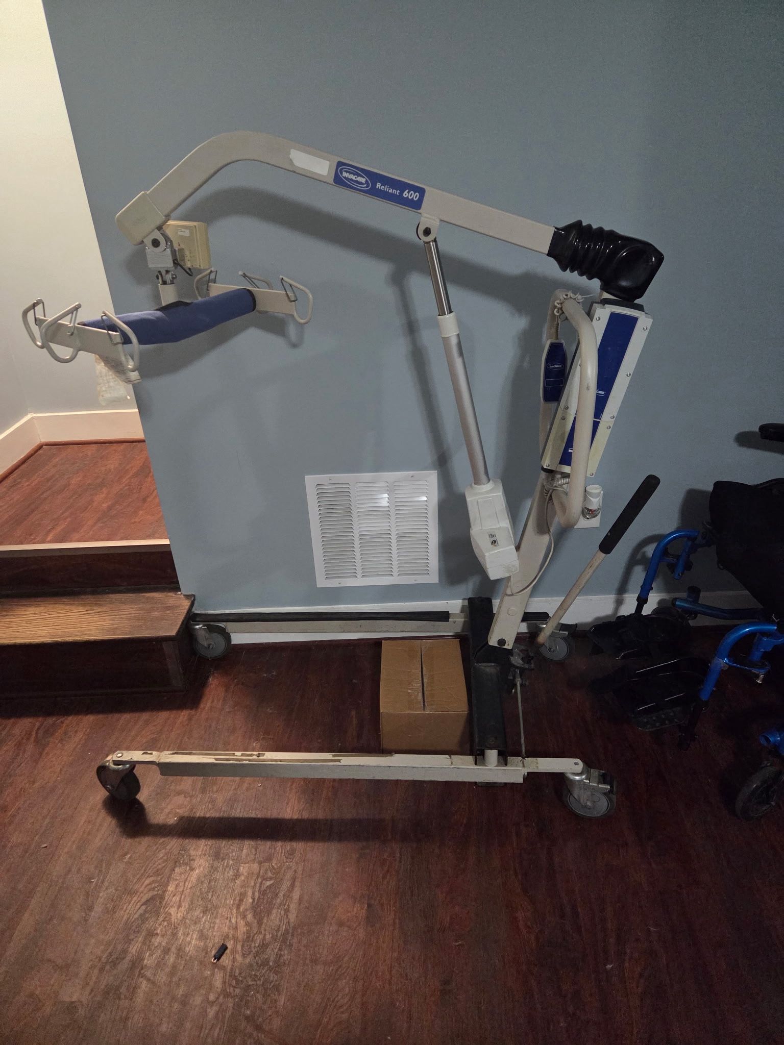 Hoyer Lift(Invacare Reliant 600)
