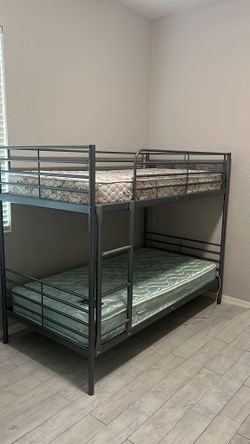 Bunk Bed + 2 Matresses