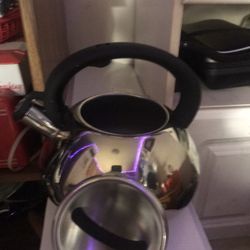 STAINLESS STEEL KETTLE NEVER USED! $10