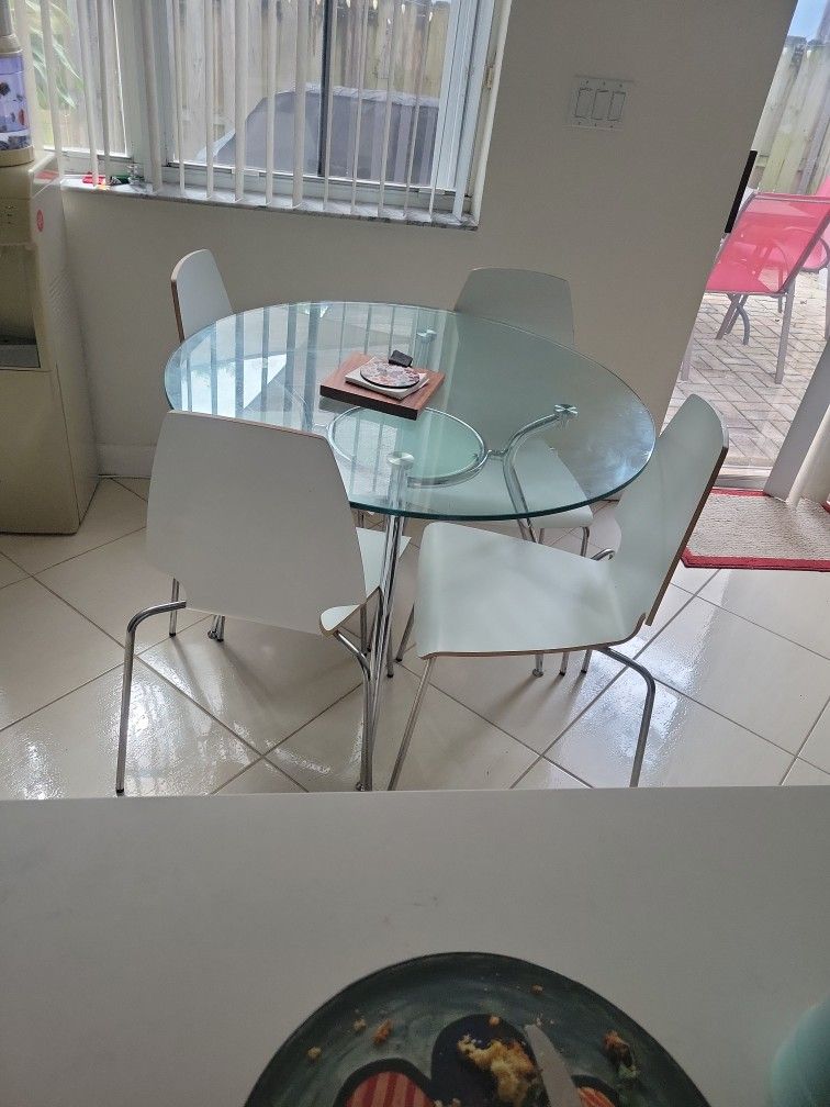 Round Glass Breakfast Table w/ 4 Chairs