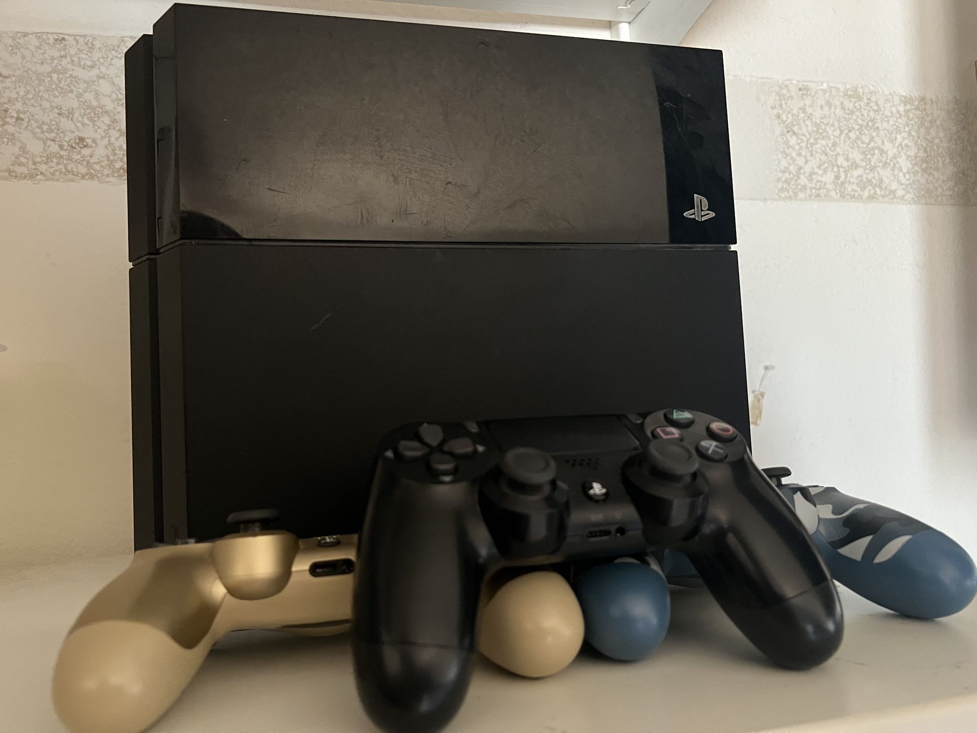 PS4 With 3 Controllers
