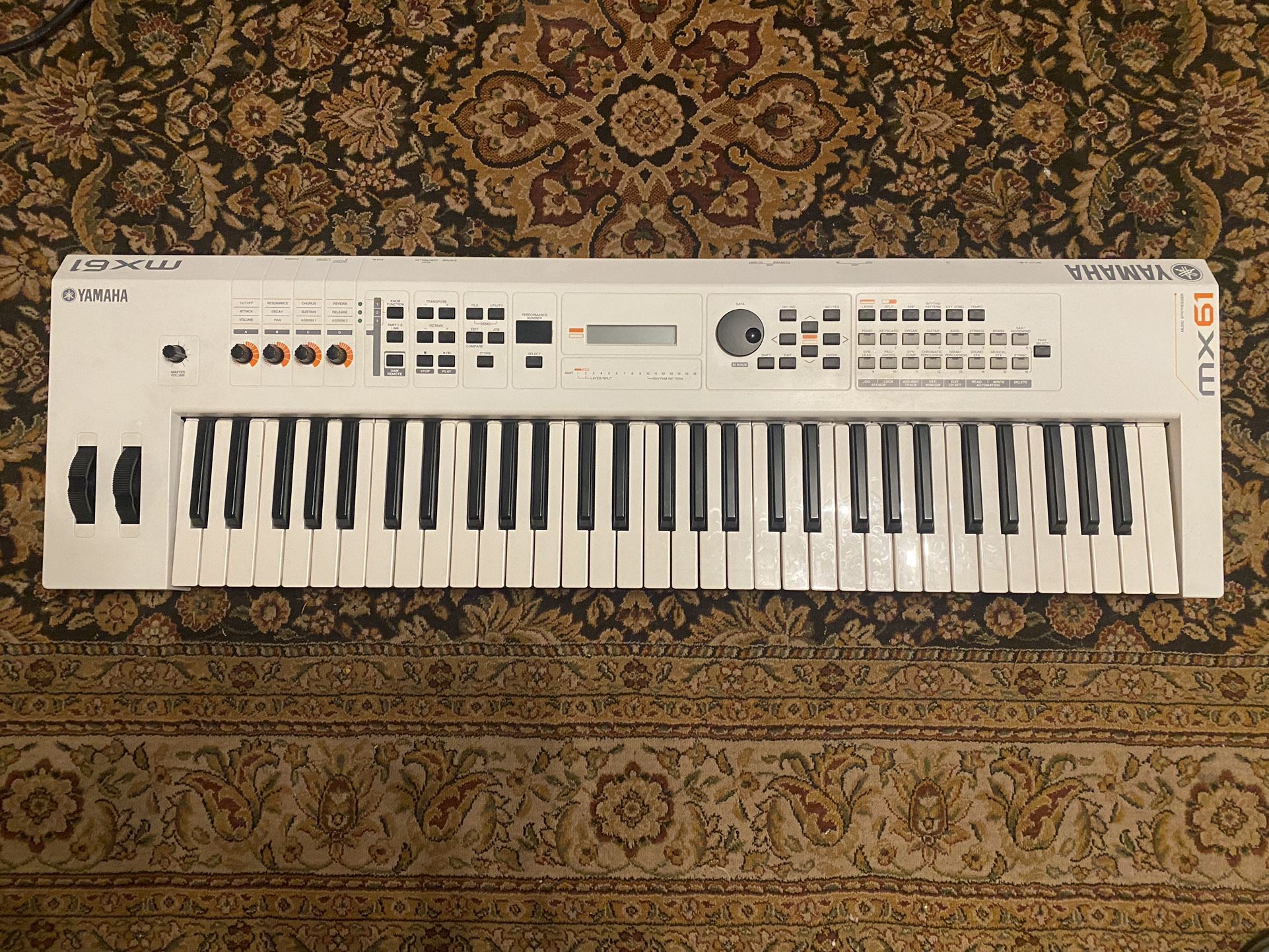 YAMAHA MX61 Synth keyboard Loads of Sounds