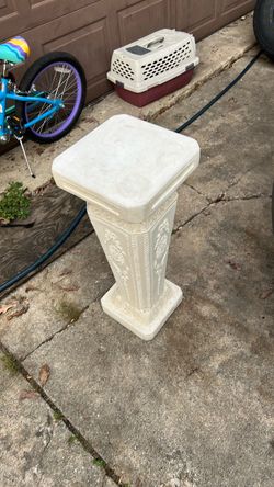 2 pedestals