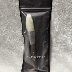 BEAUTY FOR REAL Perfect Powder Complexion Brush