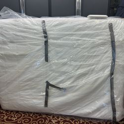 Queen Sized Casper Mattress & Box Spring - Great Condition