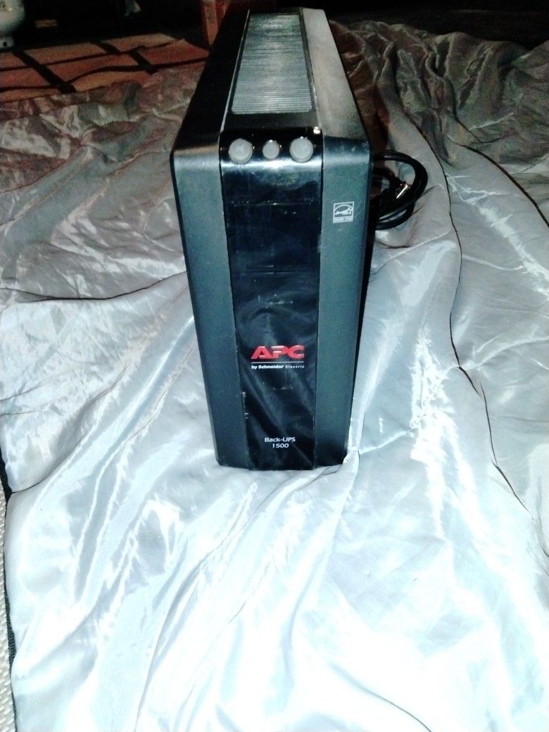 APC By Schneider Electric Backups 1500