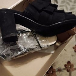 Ladies Heel Sandals. Dressy. New. Size 7. 