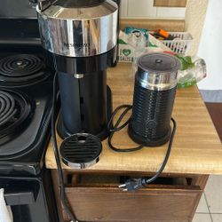 Nespresso Vertuo Next Coffee and Espresso Maker by De'Longhi with Aeroccino Milk Frother, White 