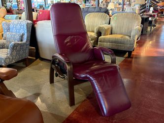 NEW! HUMAN TOUCH Merlot Colored Zero Gravity Manual Recliner Model # GF6101-WHITE