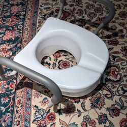 Reduced!!!  NEW Raised Toilet Seat