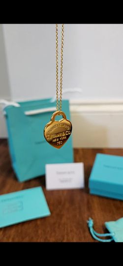 Authentic Return to Tiffany®
Heart Tag Pendant
in 18k Yellow Gold