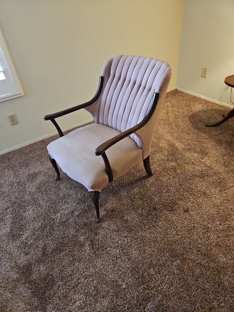Vintage Decorative Light Pink Chair!