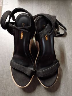 Women's Fashion Nova Wedges Size 8.5