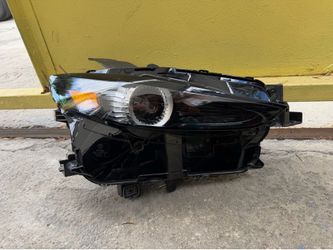 2020-2023 MAZDA CX-30 RH HEADLIGHT OEM