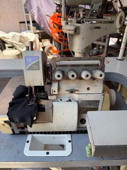 Máquina de Overlock 4 Hilos