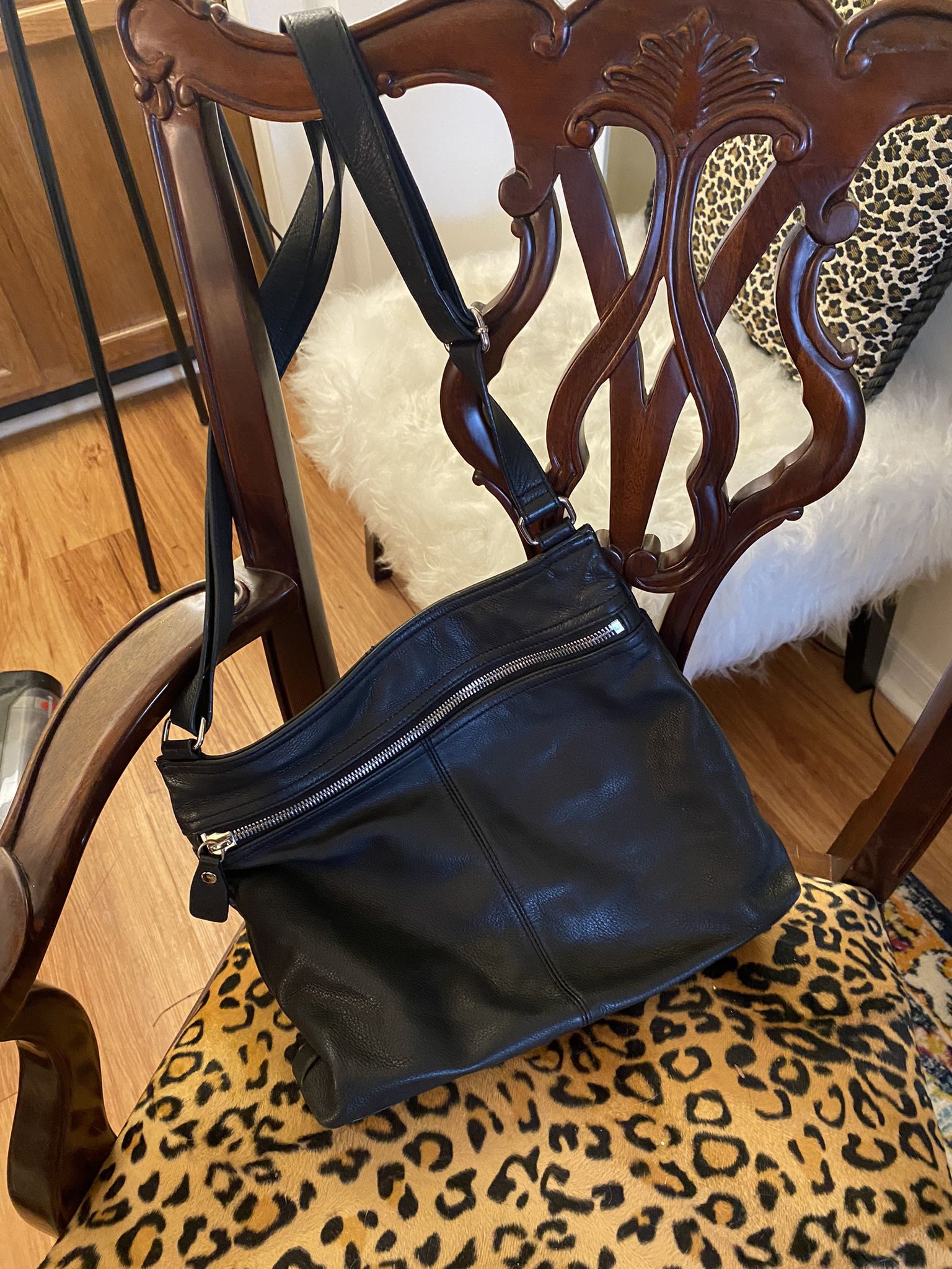 Vintage Authentic Soft Leather Margot Womens Crossbody Purse for Sale in  Nashville, TN - OfferUp