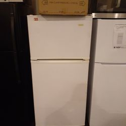 Used Excellent Condition Magic Chef Top And Bottom Refrigerator 28inches 