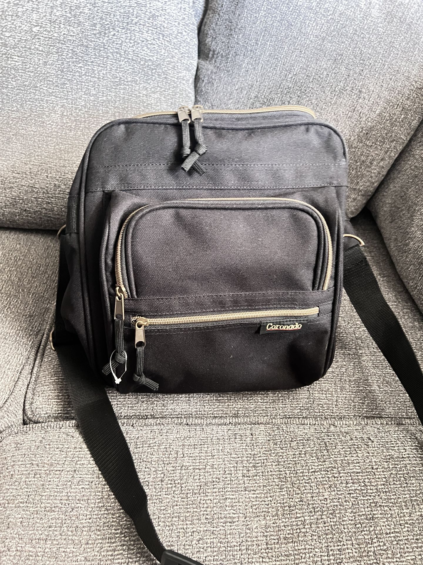 Coronado shoulder travel bag. Used once for weekend trip. Fits carryon size. No damage. Clean Smoke Free Home.