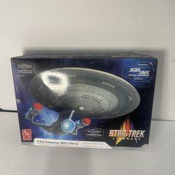 AMT 1332M Star Trek U.S.S. Enterprise NCC-1701-C 1/1400