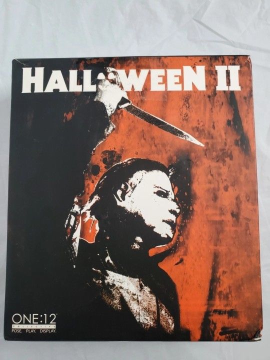 MEZCO ONE: 12 COLLECTIVE
Halloween II (1981): Michael Myers