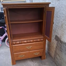 Dresser With Mirror