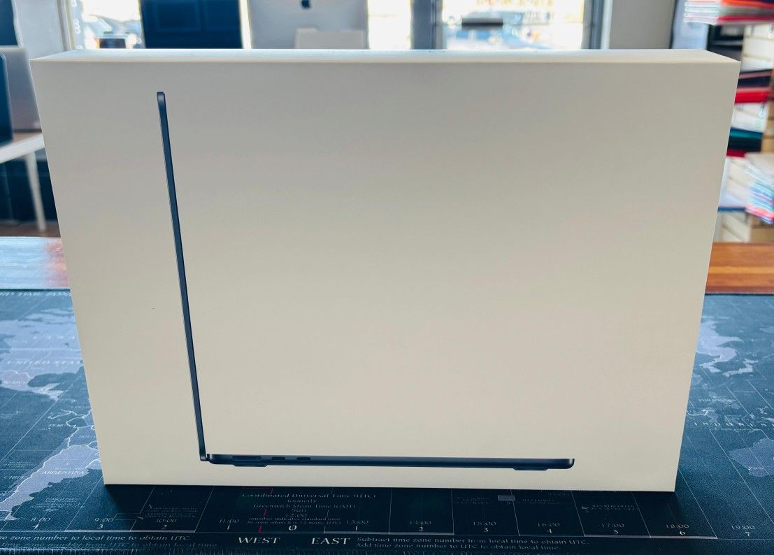 APPLE MACBOOK AIR 13” 2025 M4 16GB 256GB SSD IN BOX NEW SEALED