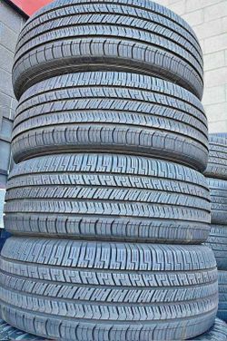 255/60R18 Goodyear Brand tires SET OF (4) tires 🚘🏁en excelente condición 80% 🏁