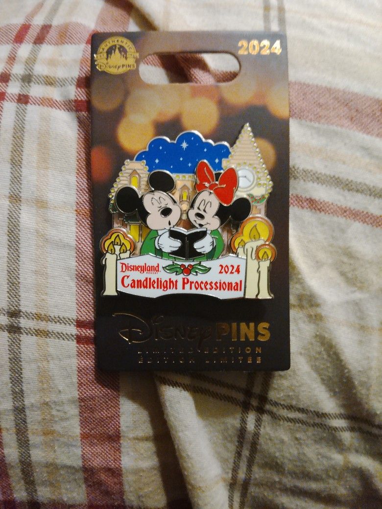 DisneyPINS Limited Edition Candlelight Processional 