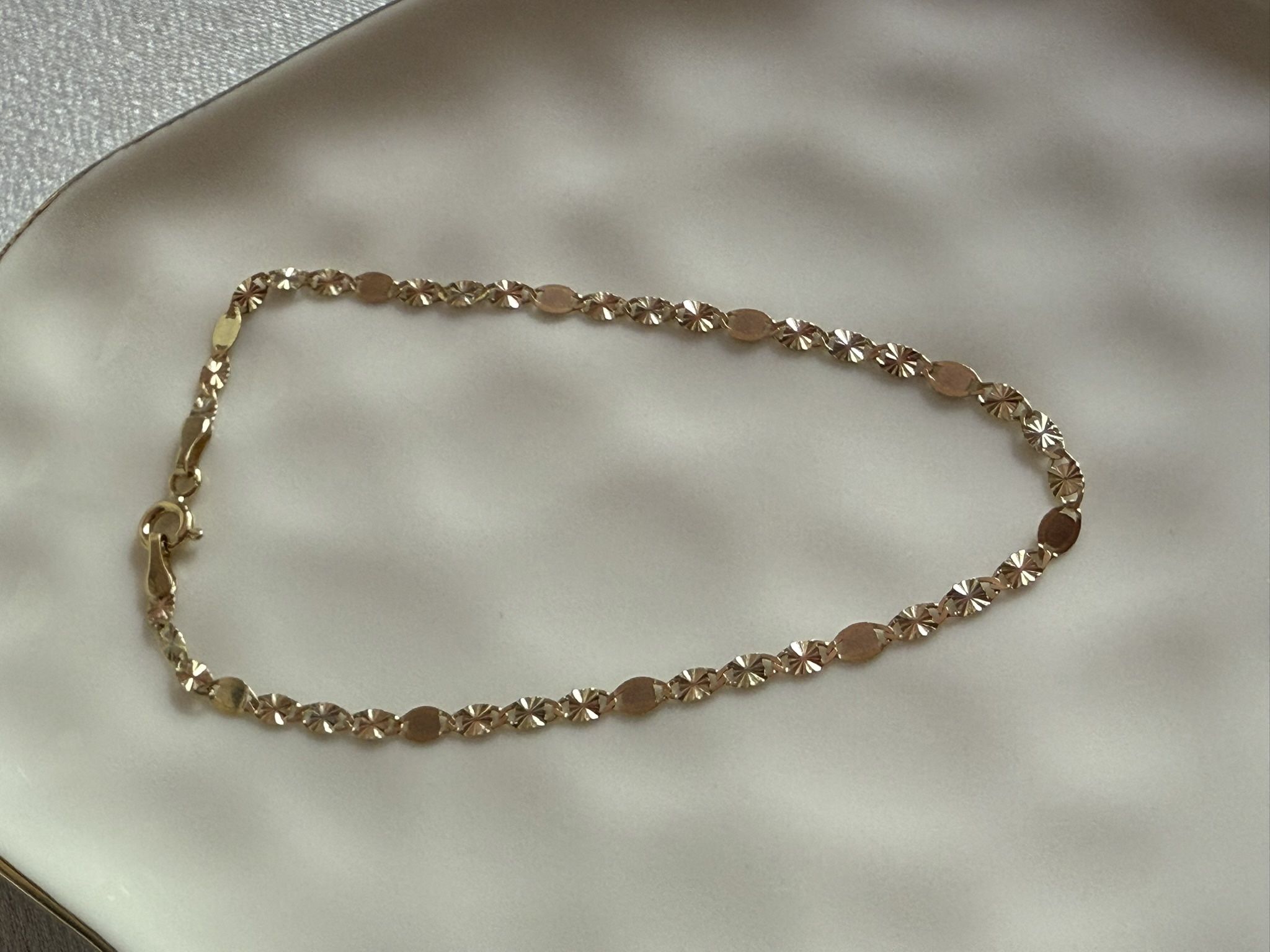 Women's Bracelet Size 7", 14k Gold.
