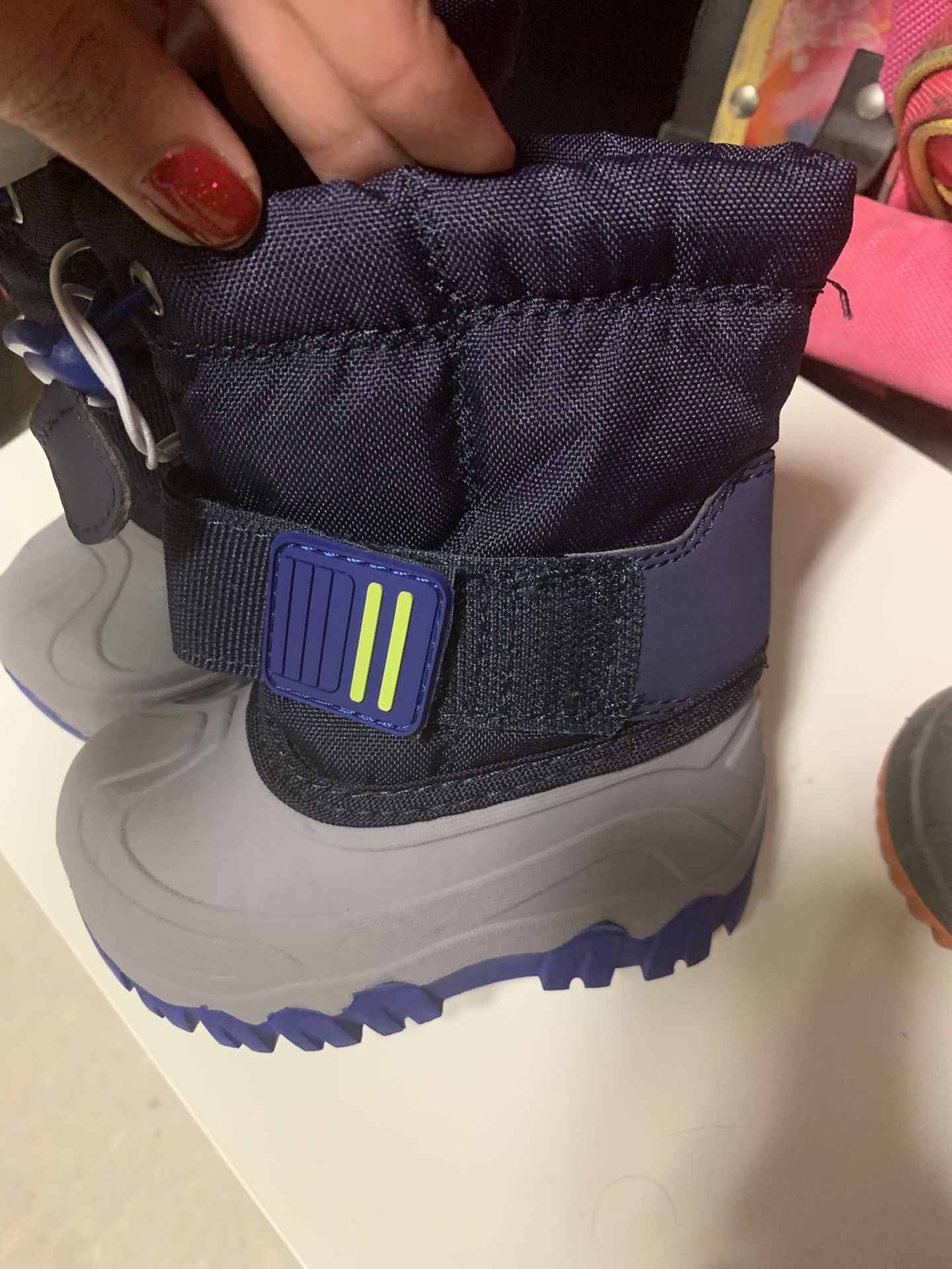 Snow boots new size 4c $20 firm
