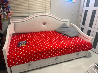 Twin day bed