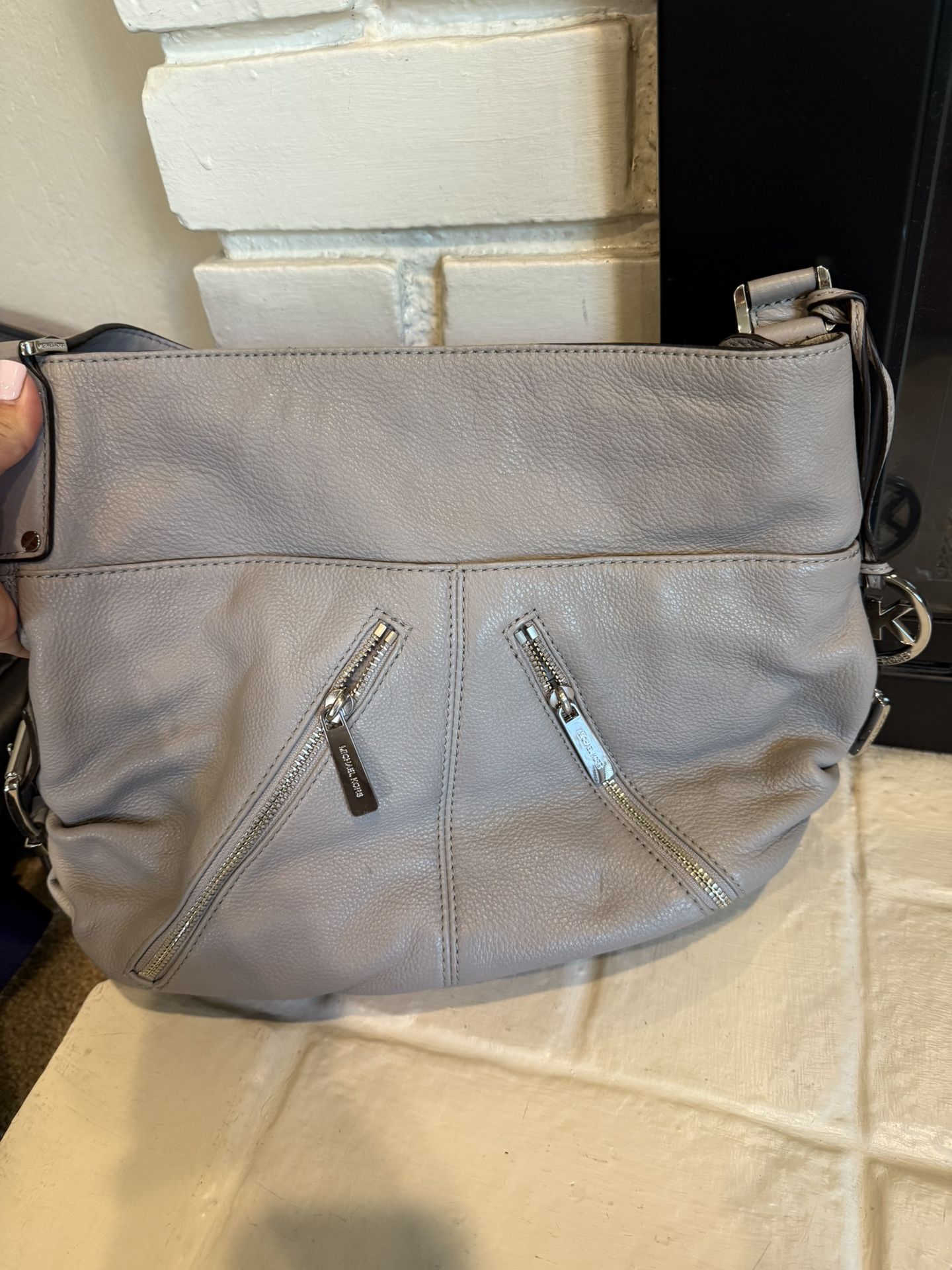 Gray Micheal Kors Shoulder Bag