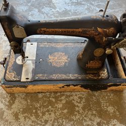 Singer Sewing Machine 