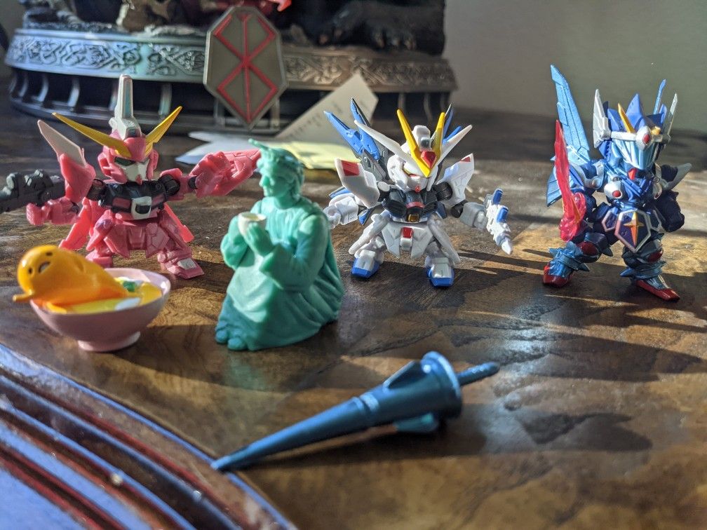 Mini Gundam, Gudetama And Japanese Vending Machine Trinket