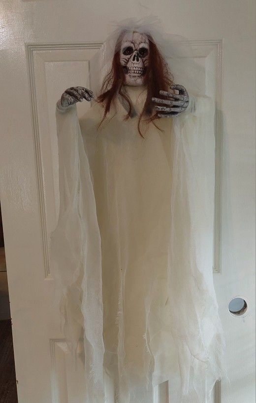 Hanging Bride Spook
