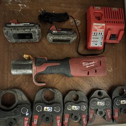  (Milwaukee tools ).  (herramientas milwaukee)