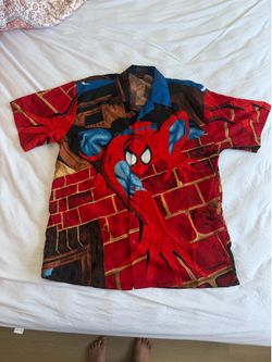 Spider Man Short Sleeve Button Front Graphic Logo Shirt Size: Large
