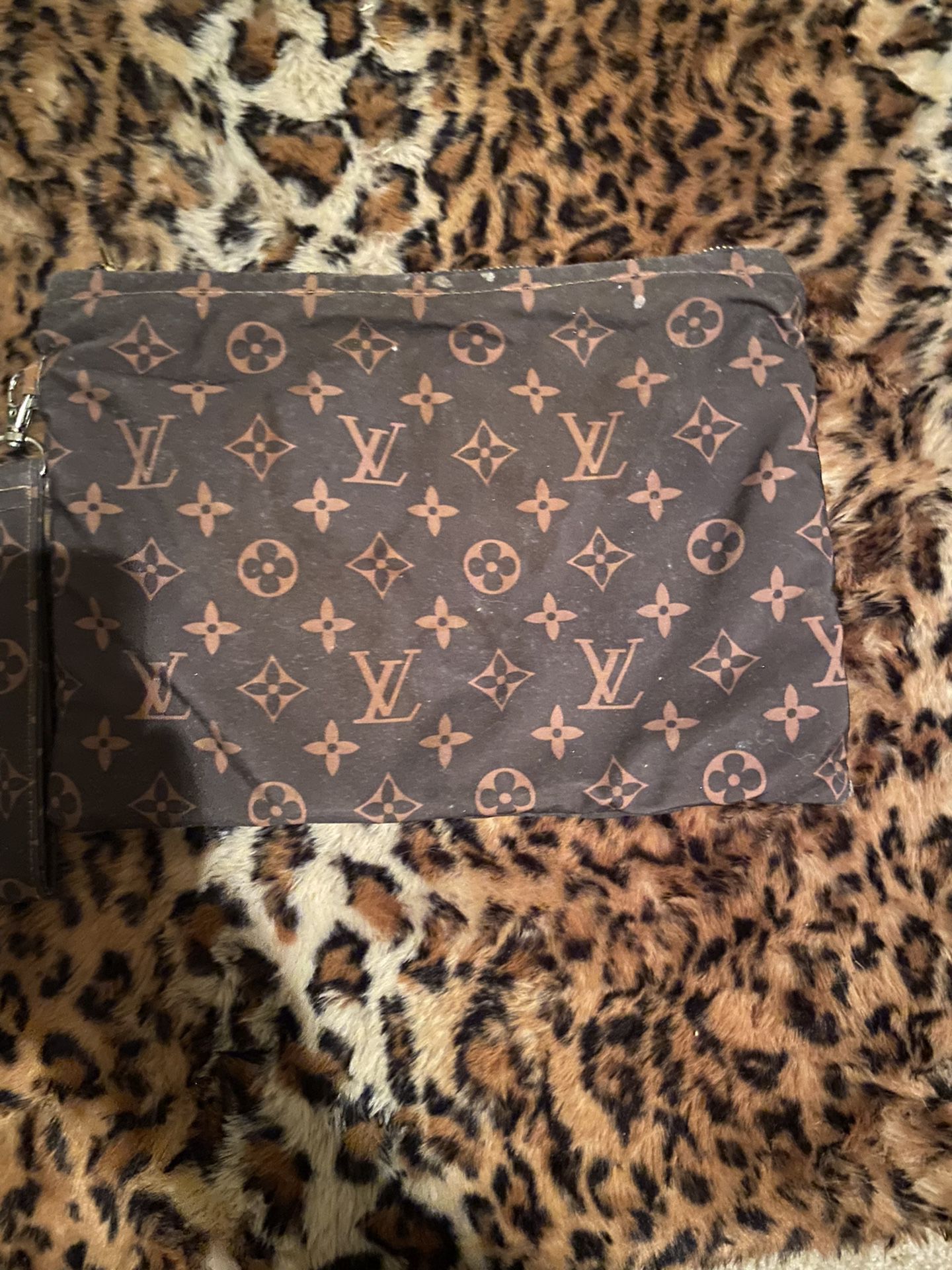 LV logo makeup bag or pouch cloth for Sale in Phoenix, AZ - OfferUp