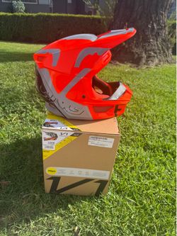 Fox V1 Youth Medium Helmet with Matching Gloves