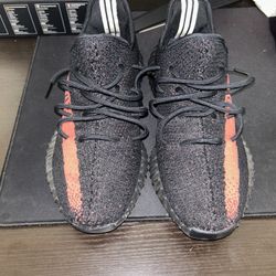 Yeezy 350 v2 “Red” size 10