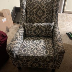ACCENT CHAIR WITH PILLOW AND DESIGN