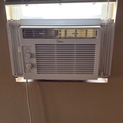 Air Conditioner window unit 