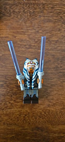 LEGO Star Wars Ahsoka Tano (Adult) Minifigure – sw0759 – New / Excellent Condition with Both Lightsabers