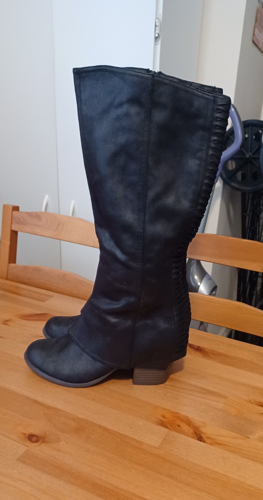 New Fergalicious Braid Back Boots Women's 9.5 