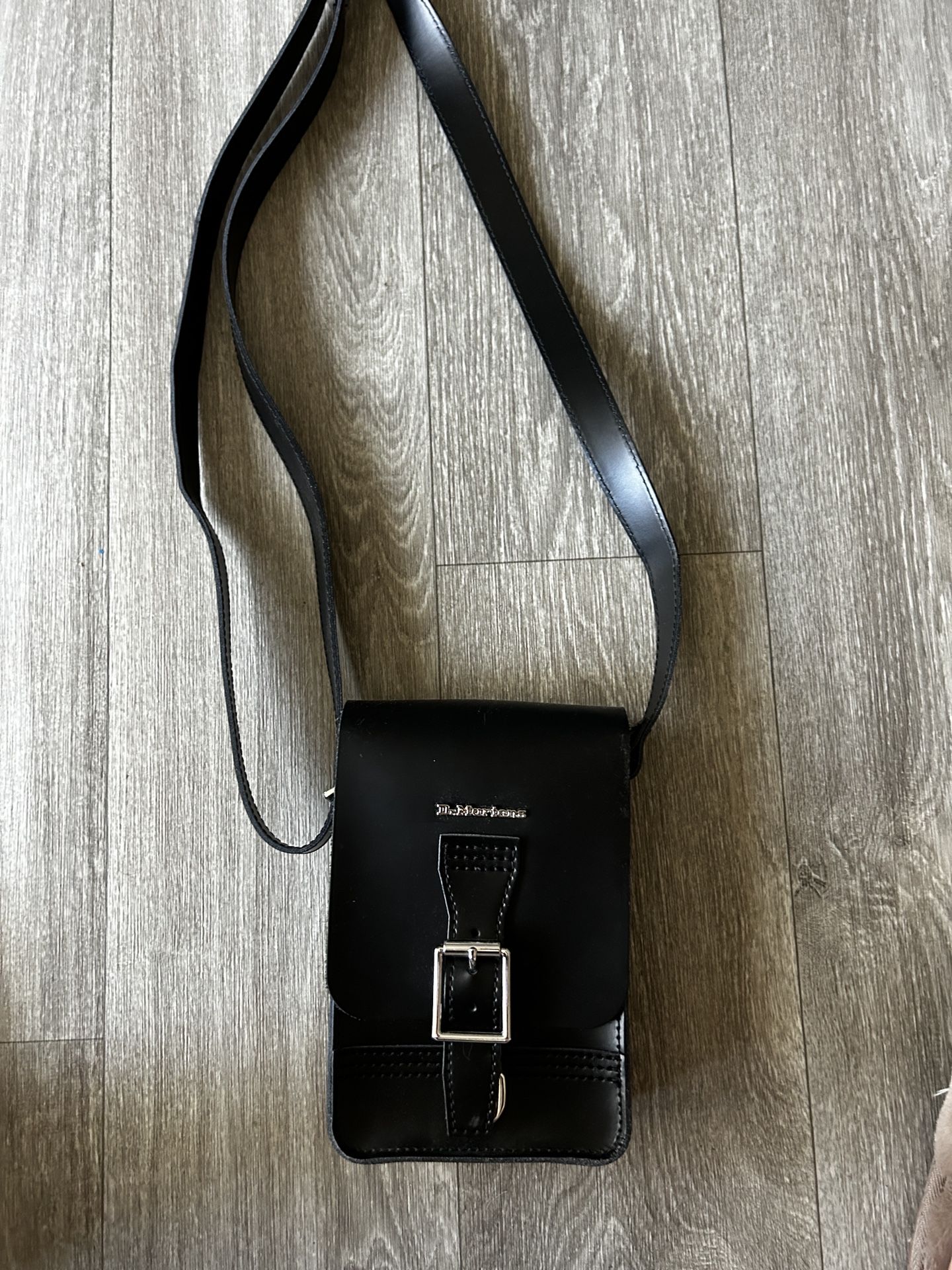 Dr martens vertical crossbody