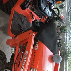 Kubota Tractor 4WD. Box Trailer Lark