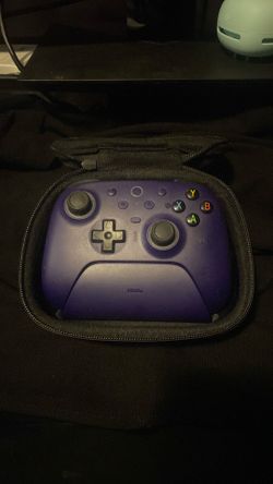 8BitDo Ultimate 2 Wireless controller w / charging dock and portable case