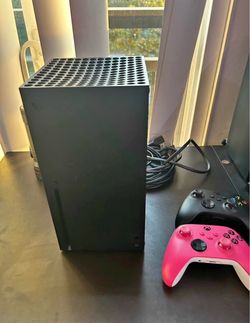 Xbox Series X  1TB + 2 controllers
